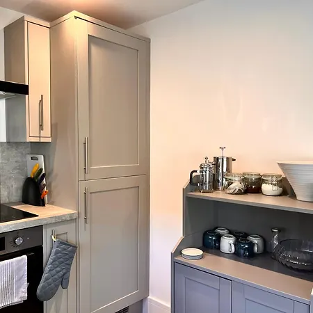 Stylish 2 Bedroom In Oakwood, Apartment
