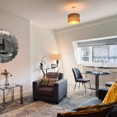 Apartment Stylish 2 Bedroom In Oakwood, *