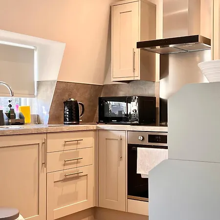 Stylish 2 Bedroom In Oakwood, *