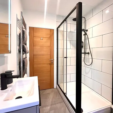 Stylish 2 Bedroom In Oakwood, Leeds (West Yorkshire)