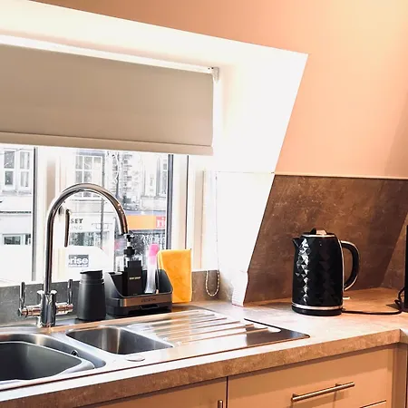 Apartment Stylish 2 Bedroom In Oakwood, *